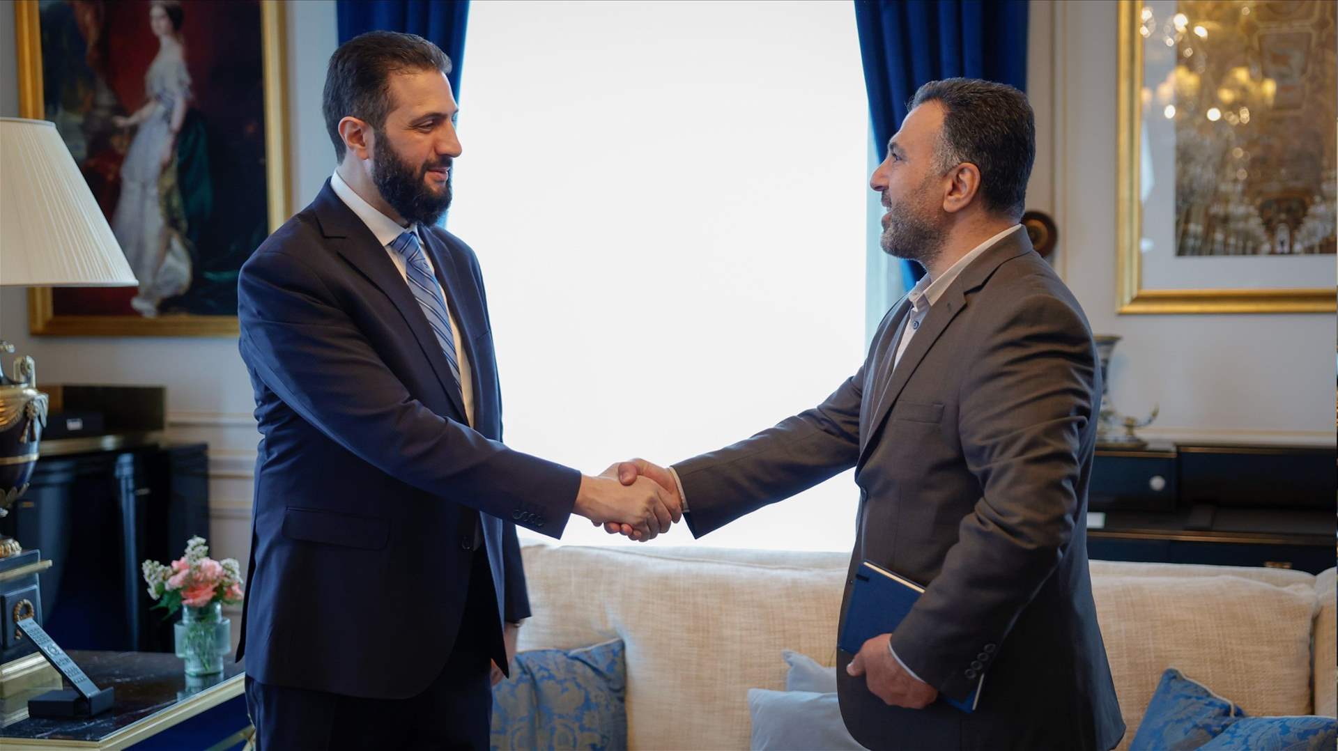 خلال زيارته فرنسا.. الشرع يلتقي بـ&quot;فاضح&quot; نظام بشار الأسد 