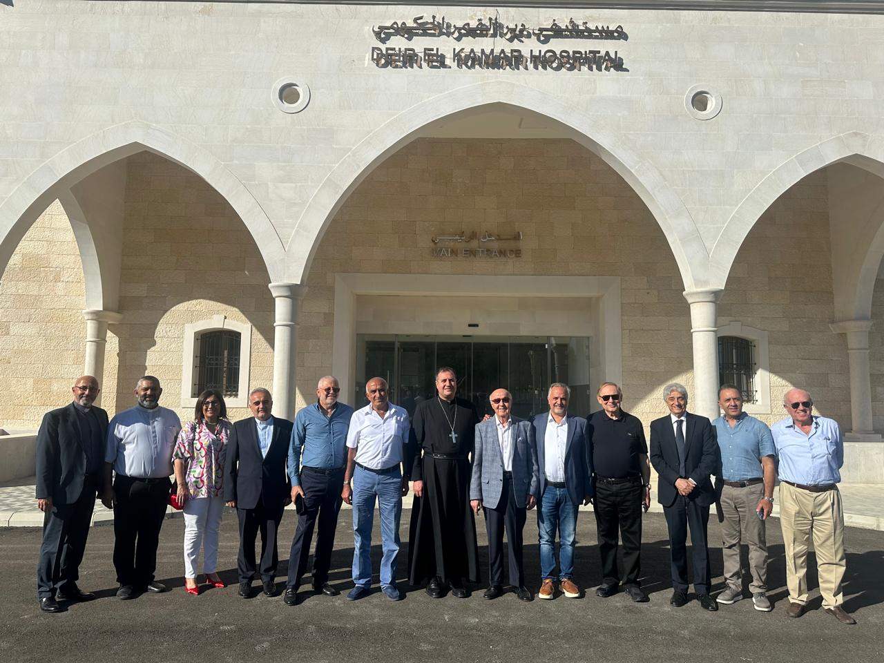 وفد يزور مستشفى دير القمر برفقة البستاني